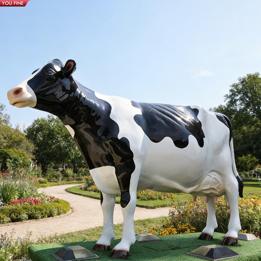 Statuetta Mucca Delle Highlands In Resina Con Fiore – Decorazione Da Tavolo E Giardino – Collezione Animali Fattoria – 12x10.5x8.5 Cm