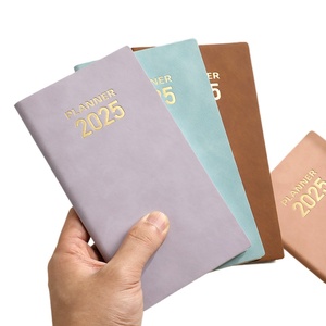 Cubierta clásica de cuero PU cuaderno de horario diario en inglés 2025 año 365 días planificador de gestión de tiempo papelería logotipo personalizado - Product Image 1