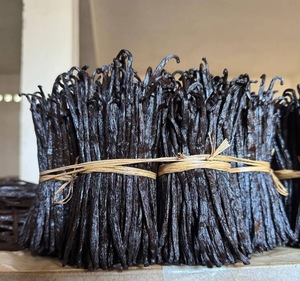 Gousses de vanille noire TK séchées 100% naturelles 14-20cm 1kg/2kg MG Vanille Harvest pour la pâtisserie, les desserts, les boissons et l'aromatisation - Product Image 2