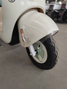 Moto économique et élégante pour les trajets quotidiens Max. Vitesse de 45 km/h pour des déplacements efficaces. Moteur puissant 800W pour un fonctionnement fluide - Product Image 6
