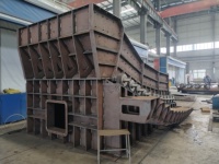 Kundenspezifisches SPS-gesteuertes Vibrationssieb für Untertagebau-Materialtrennung, Hochleistungsausführung mit 2 Jahren Garantie