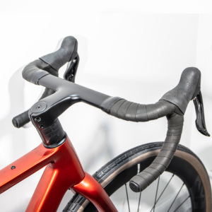 دراجة طريق كربونية T1000 بـ24 سرعة ومقعد SR مقاس 700c للبالغين، مزودة بفرامل قرصية وعجلات كونتيننتال 48t للطرق الوعرة - Product Image 2