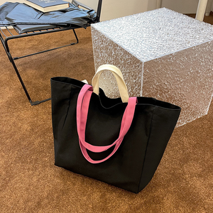 กระเป๋าผ้าแคนวาสแบบลำลองสำหรับปิกนิกสุดสัปดาห์ผ้าฝ้ายสีดำมีหูหิ้วโลโก้ที่กำหนดเองได้ - Product Image 1