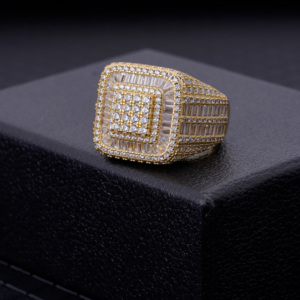 Bague pour homme en cuivre plaqué or 18 carats et argent sterling 925 avec diamants CZ glacés, prix abordable pour les garçons - Product Image 2