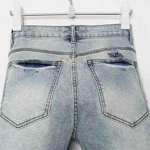 Pantalones Cortos Vaqueros Vintage de Diseñador para Hombre con Bordes Deshilachados y Adornos al por Mayor - Chorte Jean Homme - Product Image 2