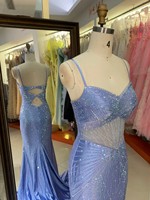 Robe de Soirée Usine 2026 Nouvelle Collection Robes de Soirée Luxueuses Lavande Violet Bretelles Fines Paillettes Volants Longueur Ras du Sol