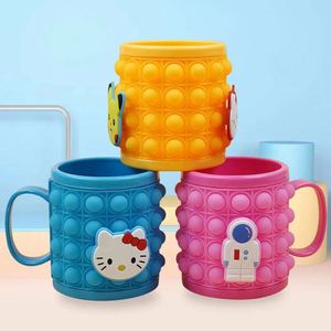 Nouvelle Bouteille d'Eau Anti-Stress 2022 pour Enfants, Mignonne, en Silicone, avec Bulles à Presser, Popper Fidget, Populaire, avec Poignée - Product Image 2