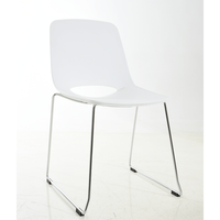 Chaises de salle à manger modernes en plastique blanc PP avec pieds en métal chromé pour restaurant café Chaise empilable DC-S005