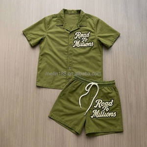 Ensemble de jogging unisexe personnalisé en deux pièces, décontracté et confortable, style streetwear, 100% coton, chemise boutonnée et short, survêtement pour homme - Product Image 1