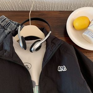 Vente en gros 2025 Automne Mode Lettre <span class=keywords><strong>Noir</strong></span> Enfants Veste Manteau pour Garçons - Product Image 2