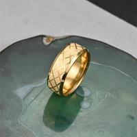 Bague en acier inoxydable plaqué or 18 carats imperméable, motif design, cadeau de fiançailles, de mariage, de fête pour petit ami, mari, hommes, femmes