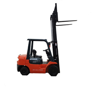 Chariot élévateur diesel Toyota d'occasion 20 tonnes, capacité de charge 2 tonnes, poids 3000 kg, 0-1000 heures, rapport et inspection vidéo fournis - Product Image 1