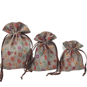 Sacs cadeaux en tissu personnalisés avec cordon de serrage pour la fête de naissance ou l'anniversaire, pour bonbons - Product Image 4