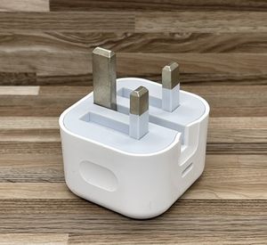 Blanco UK Plug 20W USB C Adaptador de corriente plegable <span class=keywords><strong>Cargador</strong></span> de <span class=keywords><strong>cable</strong></span> de carga rápida para <span class=keywords><strong>Apple</strong></span> para iPhone 16 5V/1A Protección OTP - Product Image 3