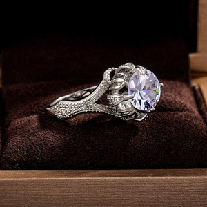 Anello F679 in Argento con Diamante Sintetico Taglio Brillante Rotondo, Gioiello Classico da Donna per Fidanzamento - Product Image 2