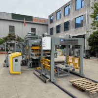 Machine à blocs de ciment automatique haute précision QT5-15 pour la fabrication de blocs creux, de briques autobloquantes et de bordures