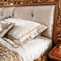 Lit double sur mesure de style royal européen, sculpté en acanthe, avec sommier haut et pieds dorés, idéal pour suite de chambre principale de palais