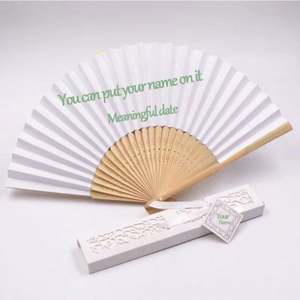 Abanico de Bambú Personalizado de 21 cm para Mujer, Pintado a Mano con Seda, Arte Nupcial con Estilos Tradicionales de Flores y Ángeles, Palabras Grabadas y Música - Product Image 1