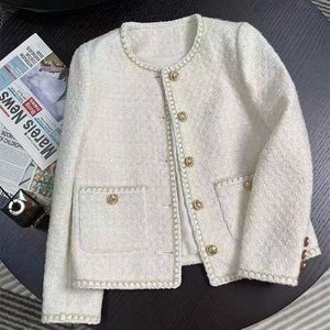 <span class=keywords><strong>Giacca</strong></span> Corta <span class=keywords><strong>in</strong></span> <span class=keywords><strong>Tweed</strong></span> Bianco Crema Stile Coreano Francese da Donna Autunno Inverno 2026 - Elegante e Lussuosa - Product Image 4