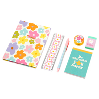 Ensemble de papeterie pour enfants sur le thème de Sweet Love: cahier, bloc-notes, règle, gomme, taille-crayon, stylo à bille dans un délicieux sac en PVC