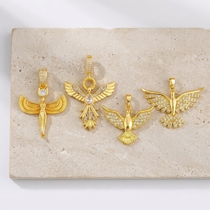 LUOYUNE Colar Moderno Clássico Delicado Banhado a Ouro 18K com Pingente de Pássaro Voador em Latão com Zircônia Cúbica, Anjo Alado Fênix e Corrente de Elo - Product Image 1