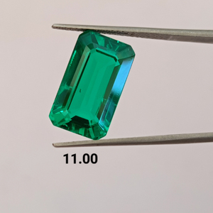 Piedra Preciosa Verde Cultivada en Laboratorio, Corte Personalizado en Múltiples Formas, Alta Claridad y Calidad, para Joyería Artesanal - Product Image 1