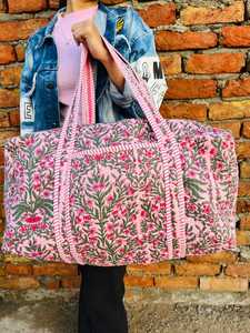 Sac de voyage matelassé en coton fait main, léger et durable, idéal pour la gym, spacieux pour le quotidien, avec des bretelles confortables - Product Image 2