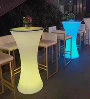 Table de bar portable à LED et ensemble de chaises de bar lumineuses en plastique pour discothèques et extérieur, idéal pour les hôtels
