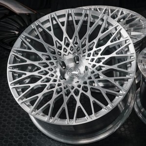 Rines de Aleación Forjados para Autos de Lujo, Estilo Turbina, Acabado Mate Plateado con Cara Mecanizada, 19 20 21 22 23 24 Pulgadas - Product Image 3