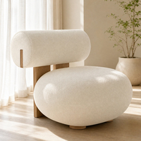 Fauteuil Boucle à structure en bois, design italien de luxe personnalisé, fauteuil individuel minimaliste inclinable pour salon de villa