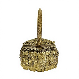 Sac de soirée en métal doré avec motif coquillage et poignée anneau rond, pochettes de mariée en métal argenté et colorées - Product Image 4