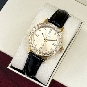 Reloj de Pulsera de Cuarzo con Correa de Cuero para Mujer, Logotipo Personalizado, Luminoso, Resistente al Agua, Esfera de Cristal, Aleación - Product Image 6