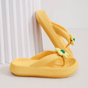 Usine En Gros Marcher Sur Merde Pantoufles Maison Intérieur <span class=keywords><strong>Semelle</strong></span> Épaisse Hommes et Femmes Salle De Bains Bain Doux Tongs - Product Image 1