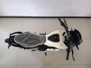 Motocicletta elettrica <span class=keywords><strong>con</strong></span> motore da 3000W e 5000W <span class=keywords><strong>con</strong></span> ruote da allenamento alimentate a batteria e faro e musica per adulti - Product Image 2