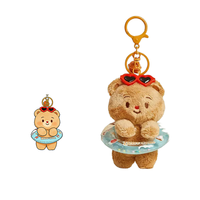 Porte-clés en peluche ours William mignon avec 7 tenues élégantes, doux et résistant, parfait pour la décoration de sacs et les cadeaux.