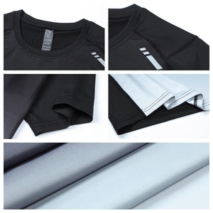 Camisetas deportivas de compresión de color degradado personalizadas para hombre, camiseta de entrenamiento atlético transpirable, camisetas de gimnasio de secado rápido con cuello redondo - Product Image 4