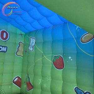 Stand publicitaire gonflable personnalisé en forme de maison de bonbons, thème <span class=keywords><strong>Haribo</strong></span>, pour événement promotionnel - Product Image 4