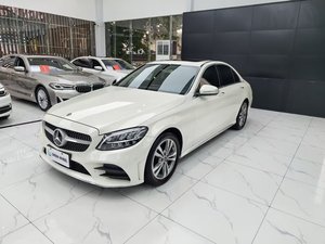 <span class=keywords><strong>Precio</strong></span> con Gran Descuento, <span class=keywords><strong>Mercedes</strong></span> C200L 2019, Sedán de Lujo, Volante a la Izquierda, Interior Oscuro en Cuero, Características de Seguridad Avanzadas, Diseño Moderno - Product Image 5
