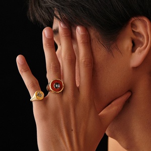 Anillo de Esmalte Chapado en Oro de 18K de Alta Calidad, Joyería Personalizada a Prueba de Agua, Diseño de Abeja de Miel Antiguo, para Hombres y Mujeres - Product Image 5