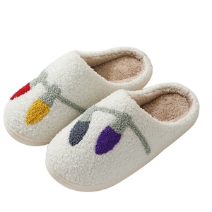 Pantoufles d'hiver personnalisées <span class=keywords><strong>de</strong></span> Noël Pantoufles <span class=keywords><strong>de</strong></span> Noël en peluche bon marché disponible Pantoufles moelleuses pour hommes et femmes - Product Image 3