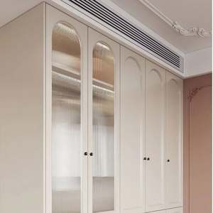 Armoire de style crème française pour chambre principale, armoire de rangement sur mesure avec porte en verre cannelé sculpté en arc - Product Image 6