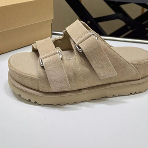 Sandales d'extérieur originales de luxe neuves Uggs à semelle épaisse avec fonction antidérapante, styles pour hommes et femmes, sandales à enfiler - Product Image 1