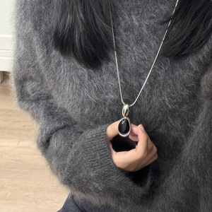 Collar Largo de Cadena de Serpiente de Hierro Geométrico Estilo Coreano para Mujer, Lujo de Alta Gama, Cadena para Suéter de Otoño/Invierno con Piedra Natural - Product Image 1