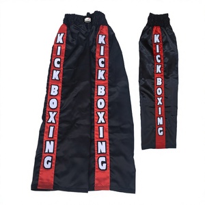 Pantalon de kickboxing taille haute noir à rayures rouges en polyester unisexe – Tenue d'arts martiaux durable pour l'entraînement - Product Image 4