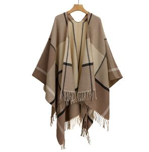 Poncho cálido de otoño e invierno, capa para la calle - Product Image 1