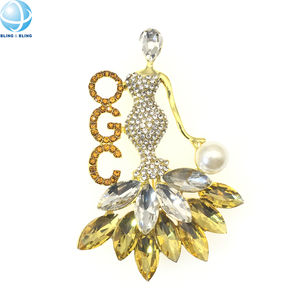 Broche OGC inspirée de l'Ordre du Cercle d'Or, bijoux maçonniques pour femmes, broche ronde incrustée de perles blanches et de cristaux - Product Image 3