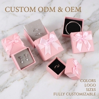 Boîte à bijoux carrée rose de luxe avec logo personnalisé, emballage rigide en carton pour bagues, colliers, boucles d'oreilles, vente en gros pour marques