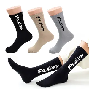 ถุงเท้ายี่ห้อ Uron 2022 Custom Logo Socks ถุงเท้าแฟชั่นผู้ชาย Unisex จากประเทศจีน