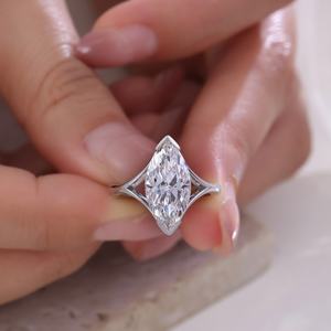 Bague en or blanc 10 carats avec diamant de laboratoire de forme marquise, D VVS2, environ 1 carat. Cadeau d'anniversaire de mariage, bijoux fins personnalisables - Product Image 3