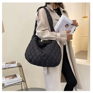 Bolso Acolchado Ligero OEM/ODM para Mujer, Bolso de Invierno Acolchado de Alta Calidad, Bolso de Hombro Acolchado - Product Image 2